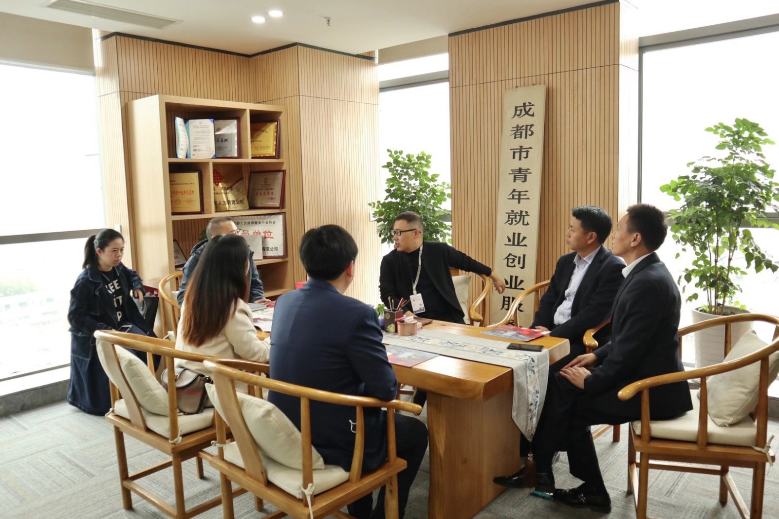 10月31日贵州省安顺市西秀区领导走访我司指导交流工作